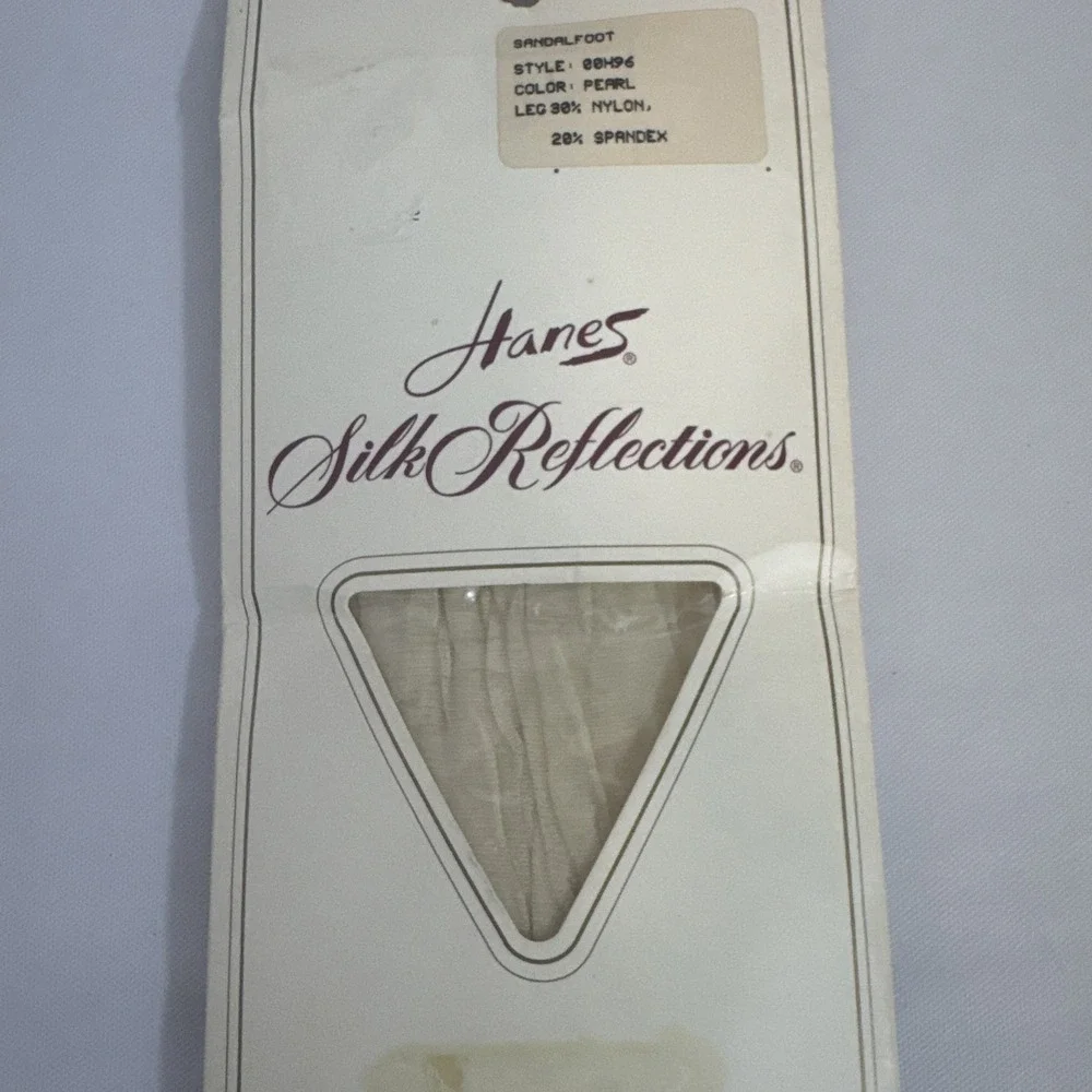 Hanes Silk Reflections Knee Highs Sandalfoot Style Pearl One Size 2 Pair Vintage